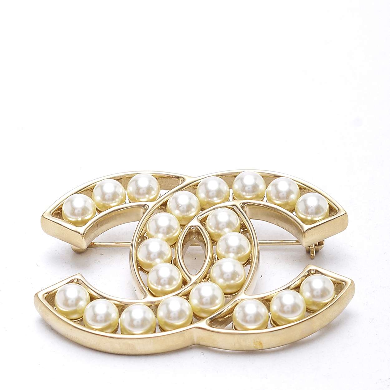 Chanel - White Pearls Cc Brooch 
